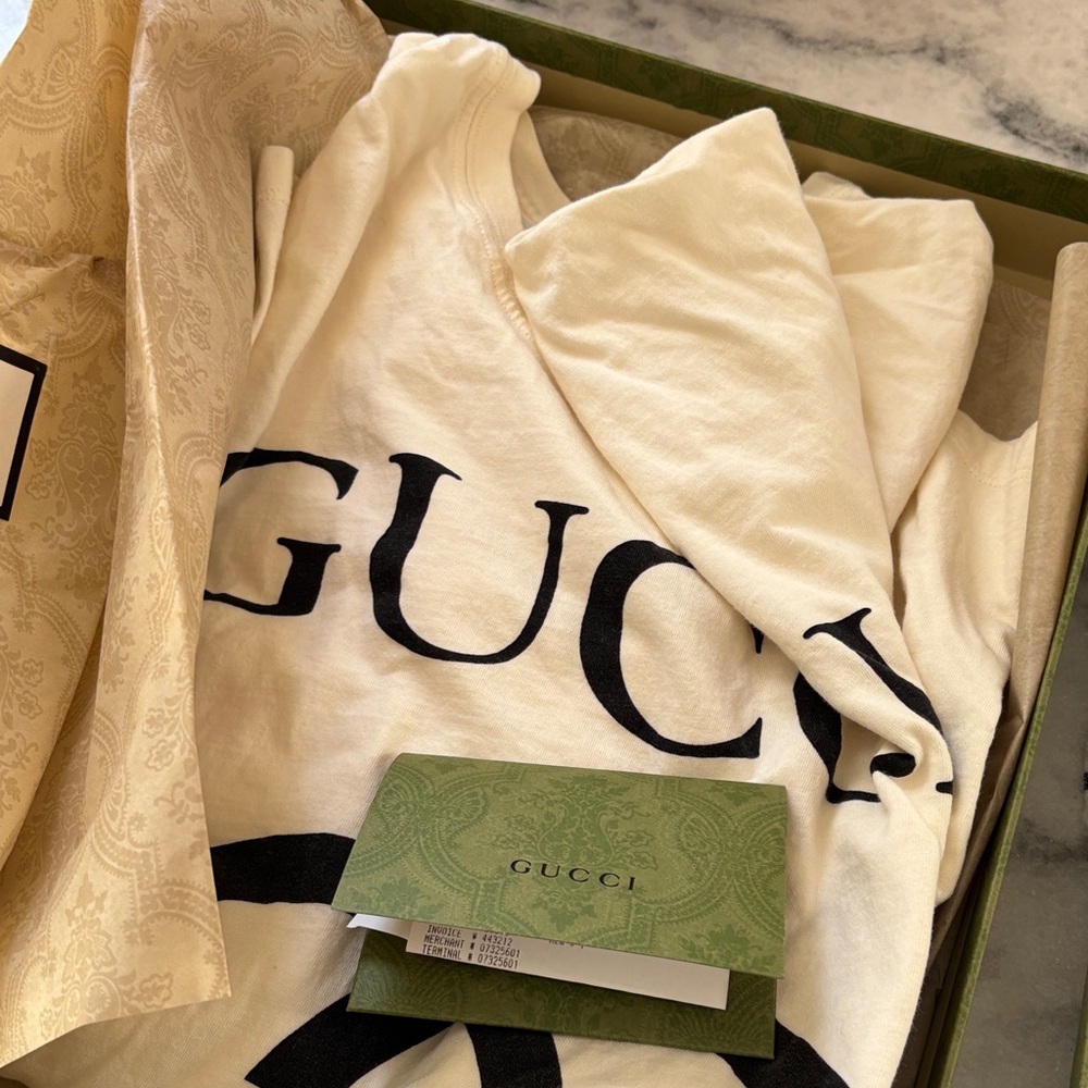 Gucci Ivory Tee with Black Logo - Picture 4 of 10